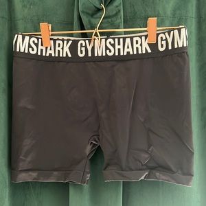 • BLACK GYM SHARK BIKER SHORTS • BNWT • SIZE MEDIUM •